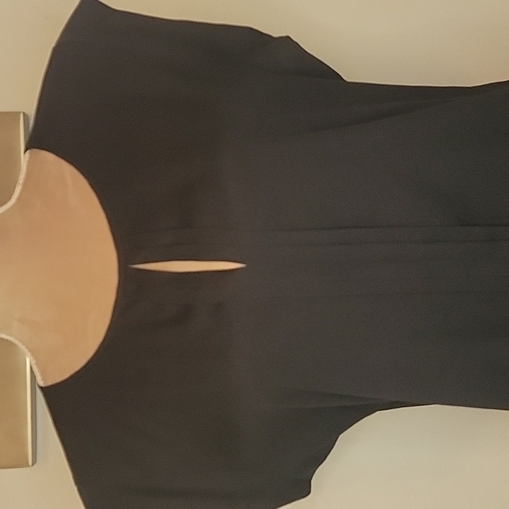 The Limited, Size L Black Short Cap Sleeve Pleated Keyhole Front Top, Euc — image 2 of 6